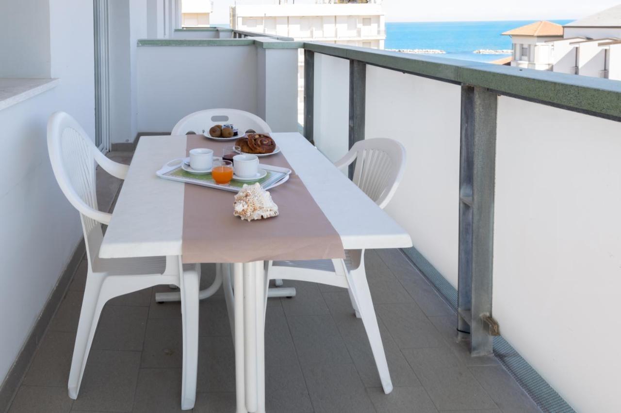 Residence Hotel Club House Cattolica Luaran gambar