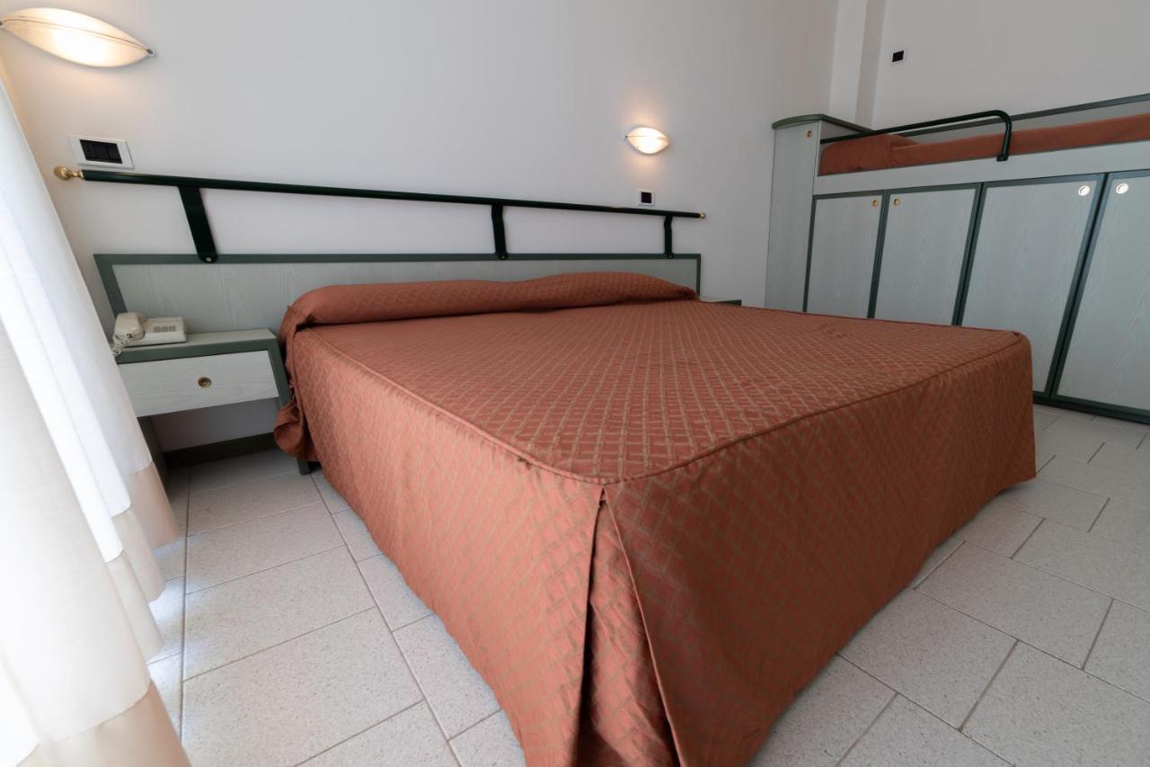 Residence Hotel Club House Cattolica Luaran gambar