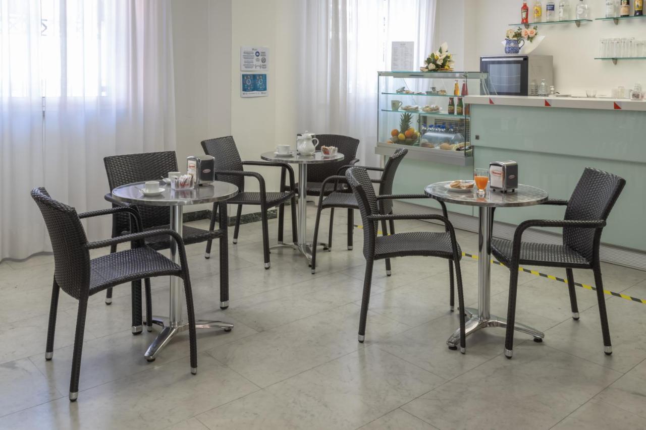 Residence Hotel Club House Cattolica Luaran gambar