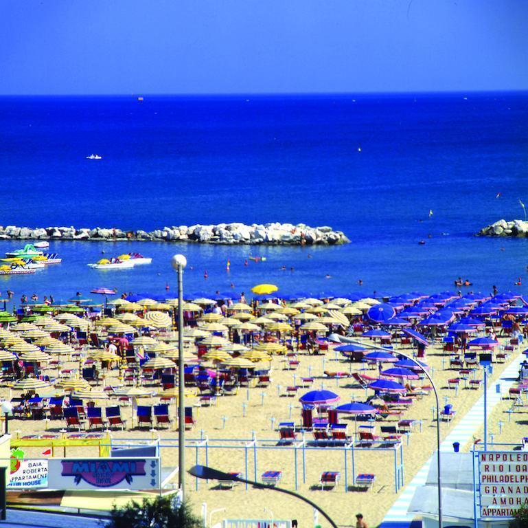 Residence Hotel Club House Cattolica Luaran gambar