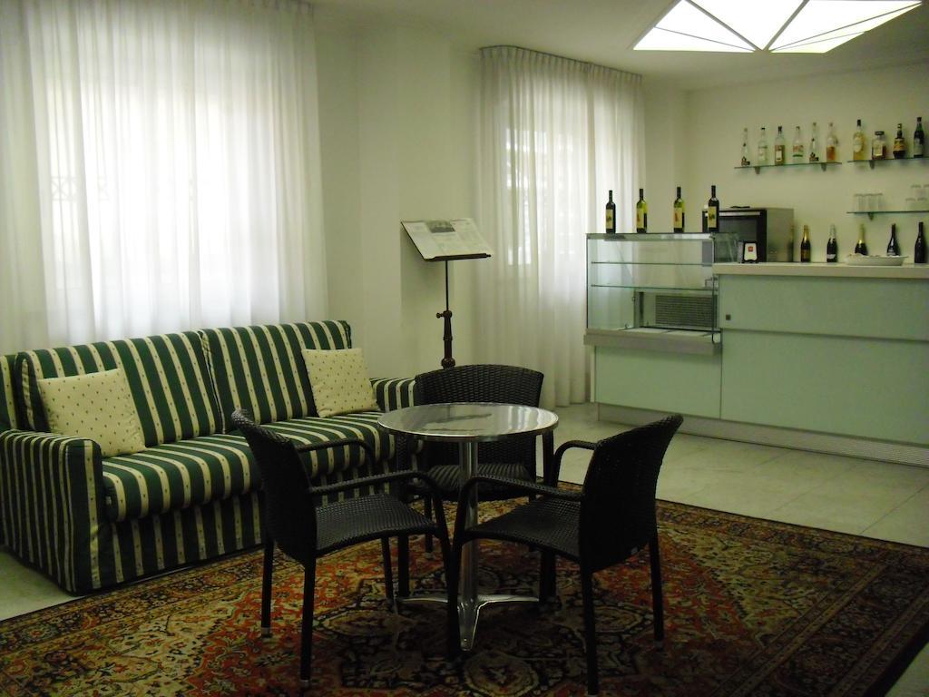 Residence Hotel Club House Cattolica Luaran gambar